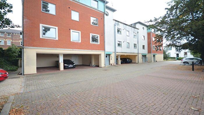 2 Bedroom Flat To Rent In All Saints Gardens, Tilehurst Road, Reading, RG1