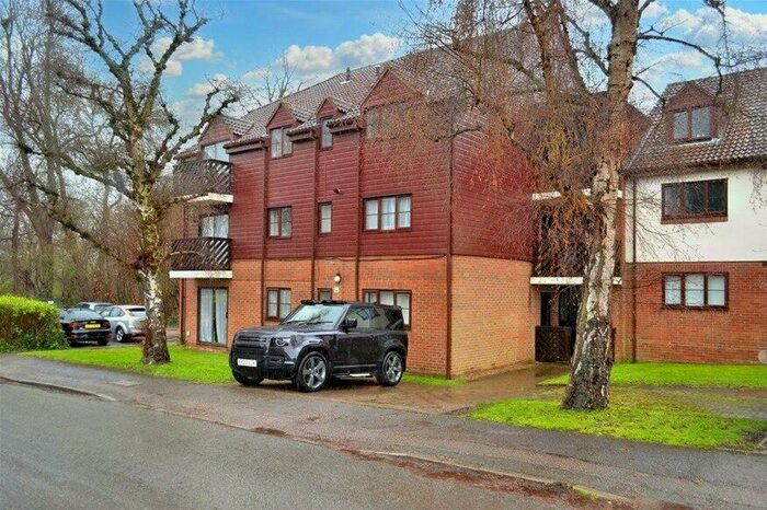2 Bedroom Flat To Rent In Edmund Beaufort Drive, St Albans, Hertfordshire, AL3