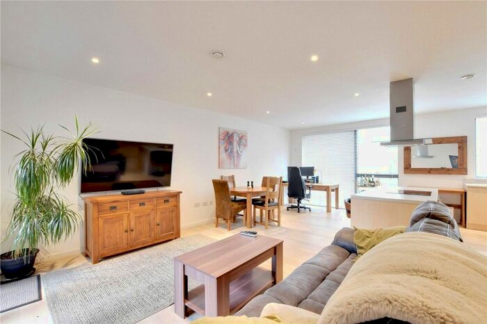 2 Bedroom Flat To Rent In Shamrock House, Bardsley Lane, Greenwich, London, SE10