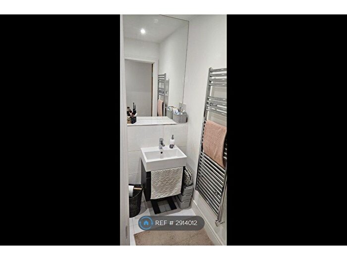 1 Bedroom Flat To Rent In Desborough Road, High Wycombe, HP11