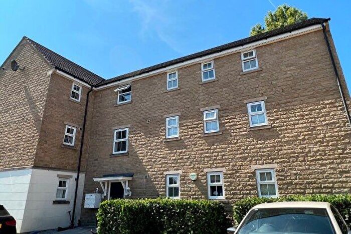 2 Bedroom Flat To Rent In Spinners Close, Halifax, HX1