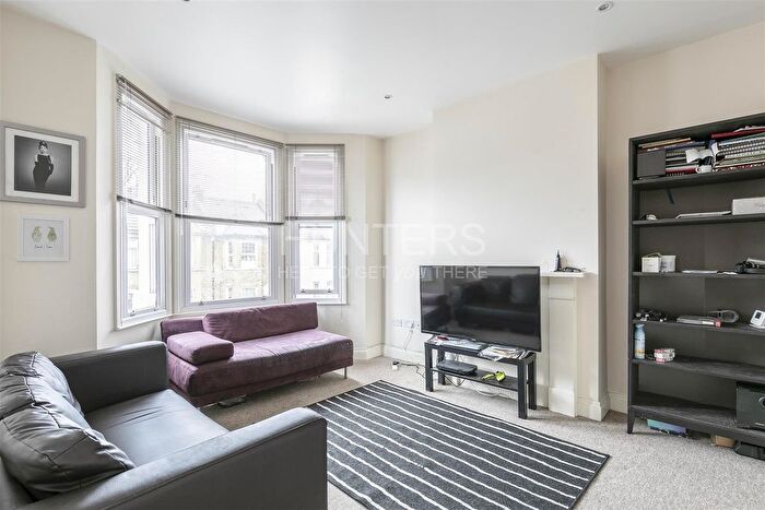 2 Bedroom Flat To Rent In Oak Grove, London, NW2
