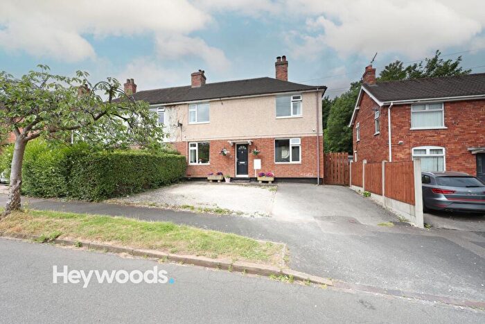 3 Bedroom Semi-Detached House For Sale In Whitfield Avenue, Newcastle, ST5