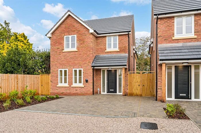 4 Bedroom Detached House For Sale In Hunts Pond Road, Titchfield Common, PO14