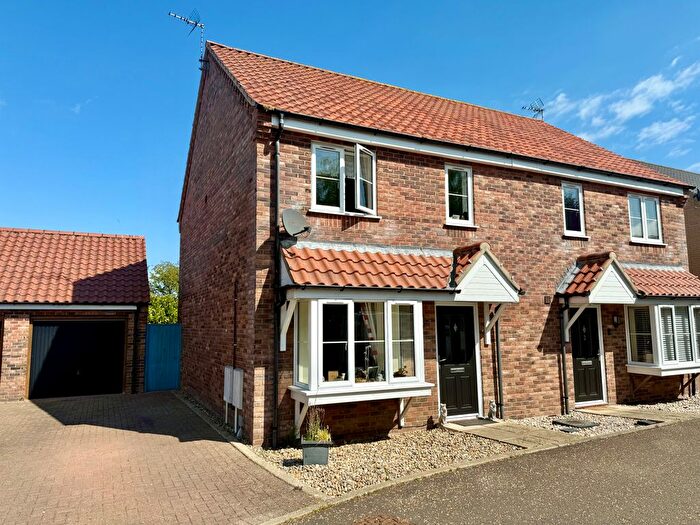3 Bedroom Semi-Detached House For Sale In Wickfield Close, Blundeston, NR32