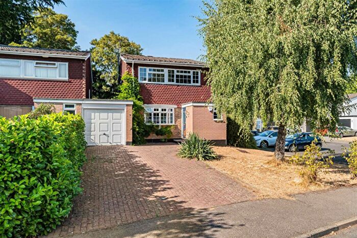3 Bedroom Link Detached House For Sale In Camperdown, Maidenhead, SL6