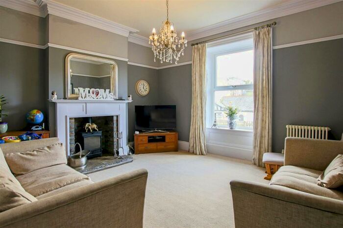 4 Bedroom End Of Terrace House To Rent In Burnley Road, Bacup, OL13