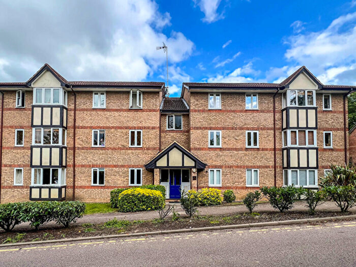 2 Bedroom Flat To Rent In Fallow Rise, Hertford, SG13