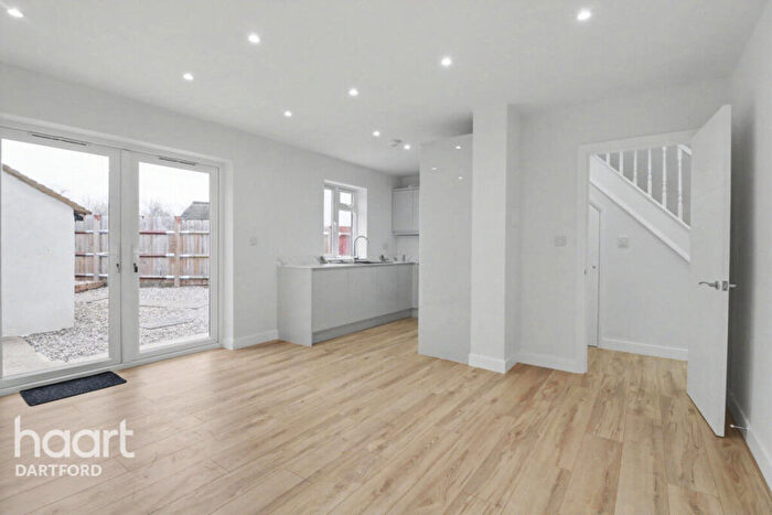 3 Bedroom Semi Detached House For Sale In Mayplace Avenue, Dartford, DA1