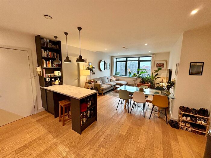 2 Bedroom Flat For Sale In Vesta Street, Manchester, M4