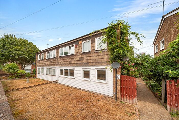 1 Bedroom Maisonette For Sale In Ifield Way, Gravesend, Kent, DA12