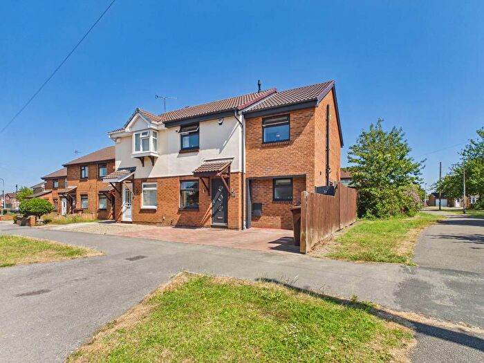4 Bedroom Semi-Detached House For Sale In Howdale Road, Hull, HU8