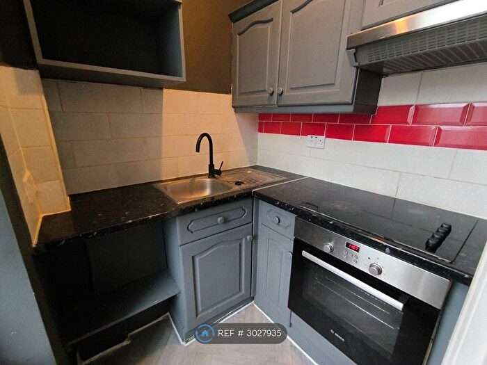 Studio To Rent In High St, London, W3