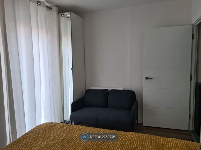 Studio To Rent In Kingston Road, New Malden, KT3