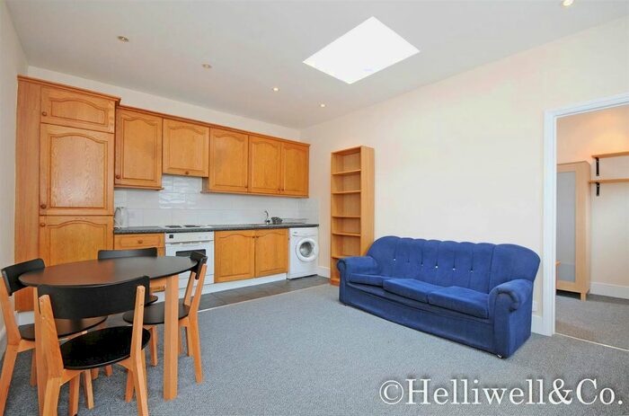 2 Bedroom Flat To Rent In Northfield Avenue, Ealing, W13