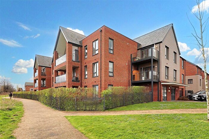 3 Bedroom Flat For Sale In Jelley Way, Woking, Surrey, GU22