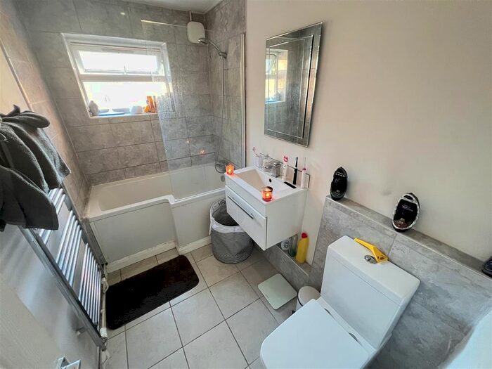 1 Bedroom Bungalow To Rent In Purcell Way, Stanford-Le-Hope, SS17