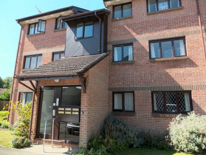 2 Bedroom Flat To Rent In Drum Mead, Petersfield, GU32