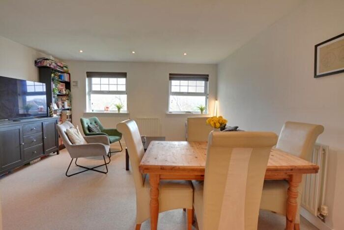 2 Bedroom Apartment For Sale In Woodflied Road, Northgate, RH10