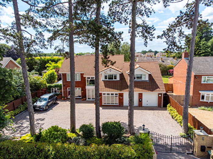 5 Bedroom Detached House For Sale In Chelveston Road, Raunds, NN9