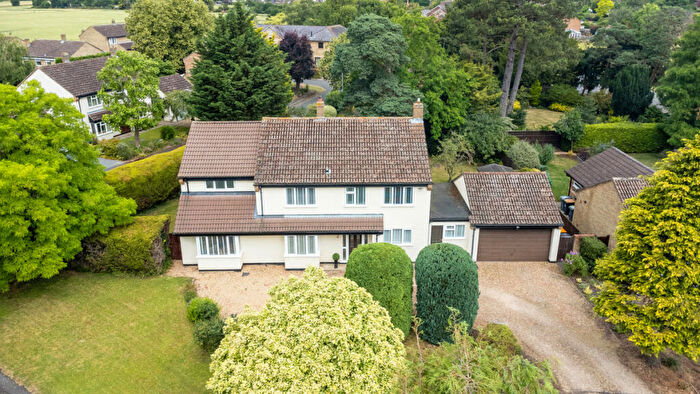 5 Bedroom Detached House For Sale In Woodlands Close, Bedford, Cople, MK44