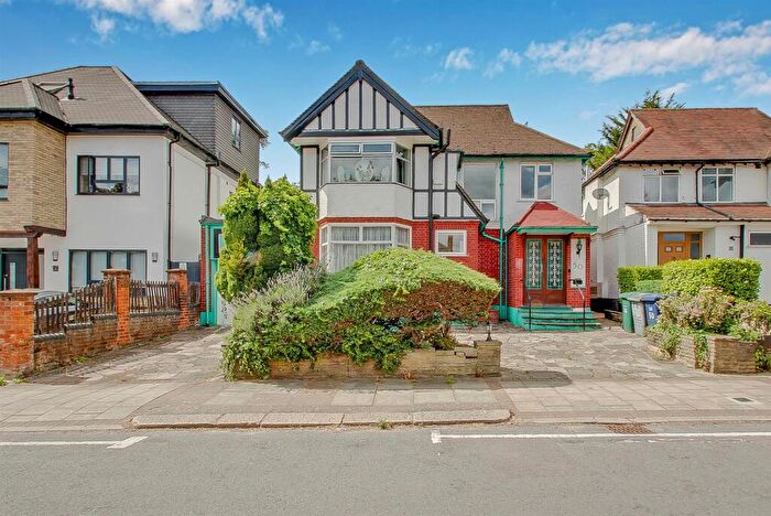 4 Bedroom Detached House For Sale In Neeld Crescent, London, NW4