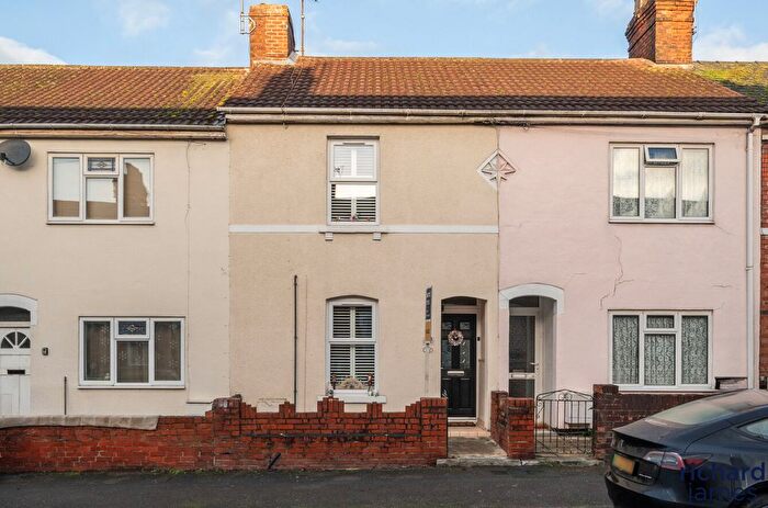 2 Bedroom Terraced House For Sale In Redcliffe Street, Swindon, SN2