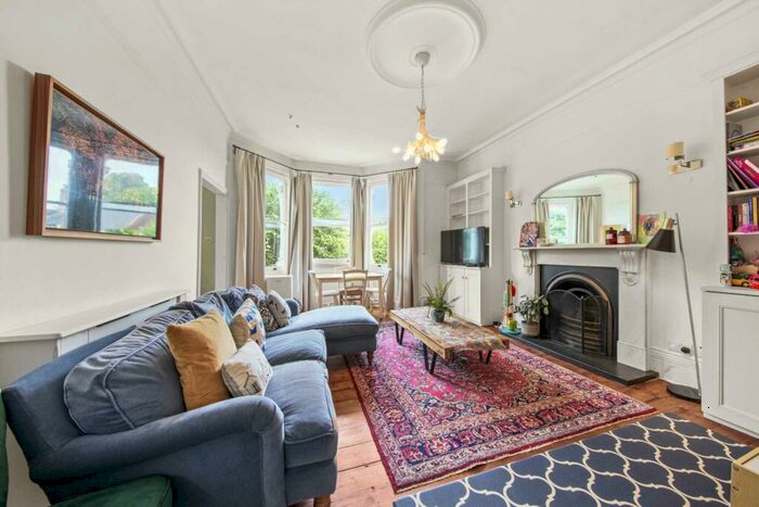 3 Bedroom Apartment To Rent In Cromwell Avenue, Highgate, N6