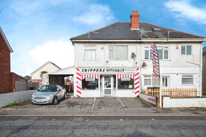 3 Bedroom Maisonette For Sale In Columbia Road, Bournemouth, BH10