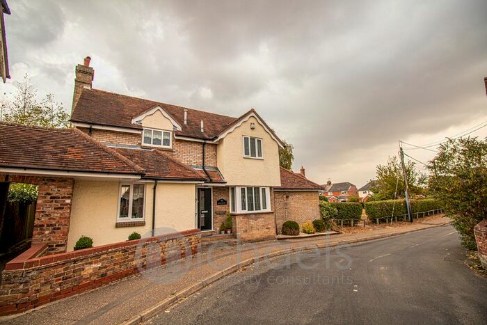 4 Bedroom Detached House For Sale In Brickwall Farm, Stisted, Braintree, CM77