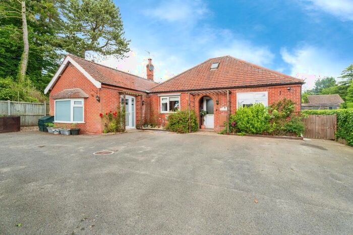 4 Bedroom Bungalow For Sale In Holt Road, Aylmerton, Norwich, NR11