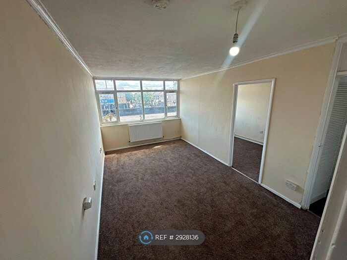 1 Bedroom Flat To Rent In Wall End Court, London, E6