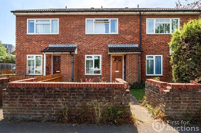 1 Bedroom Maisonette For Sale In Hamilton Avenue, Surbiton, KT6