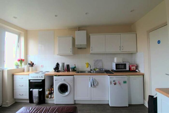 5 Bedroom Semi-Detached House To Rent In Rupert Road, Guildford, GU2