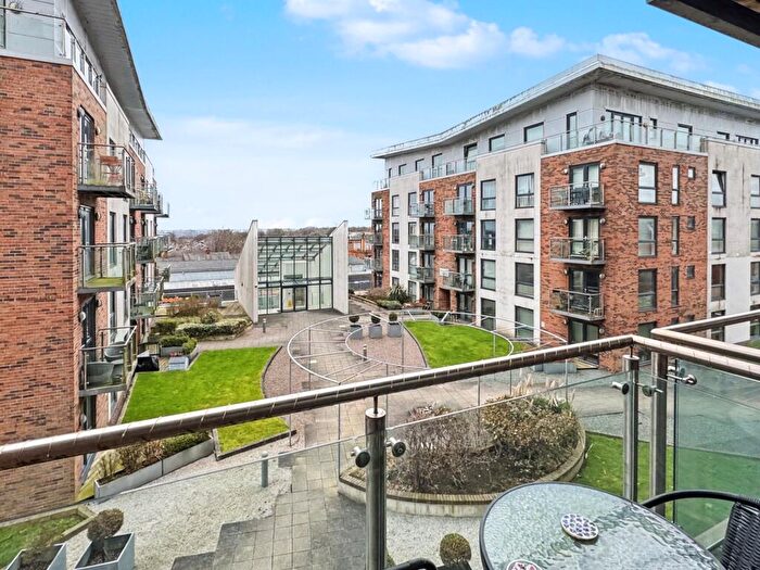 1 Bedroom Flat For Sale In Cedar Court, Longfield Centre, Prestwich, M25