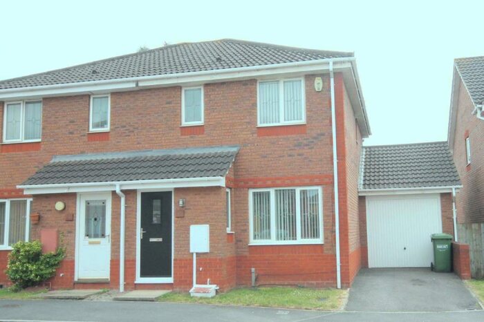 3 Bedroom Semi-Detached House To Rent In Rushy Way Emersons Green Bristol, BS16