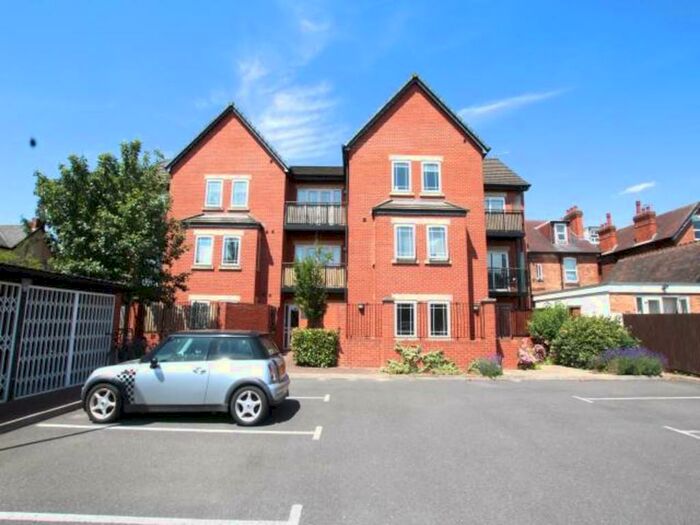 2 Bedroom Penthouse To Rent In Bruce Drive, West Bridgford, Nottingham, NG2