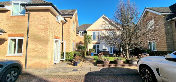 2 Bedroom Flat To Rent In Sheepcot Lane, Leavesden, Watford, WD25