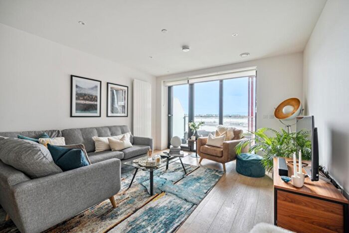 2 Bedroom Flat For Sale In Bonnet Street London, E16