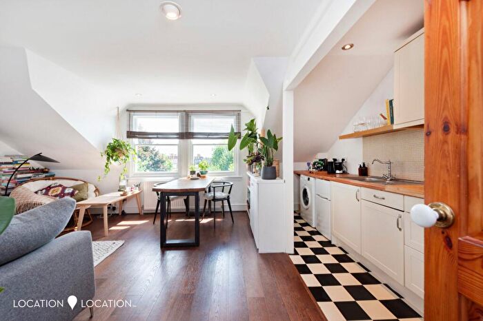 1 Bedroom Flat To Rent In Dunsmure Road, London, N16