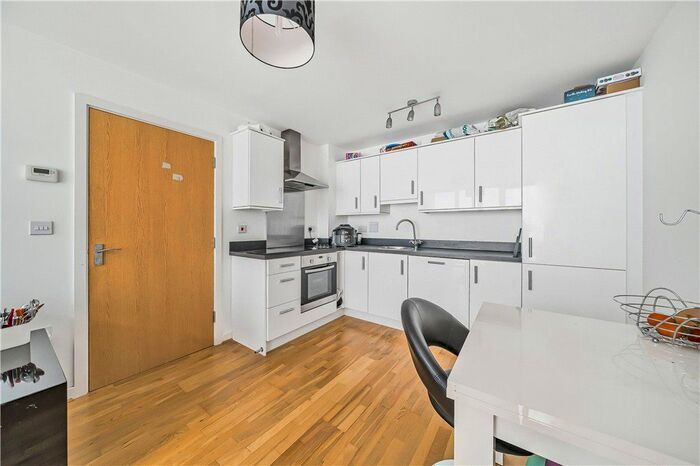 1 Bedroom Flat For Sale In Clayponds Lane, Brentford, Middlesex, TW8