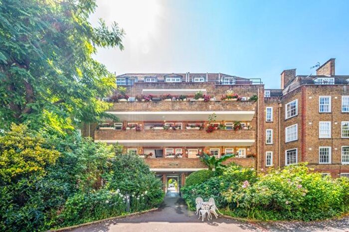 Duplex For Sale In Haythorn House, Vicarage Crescent, London, SW11