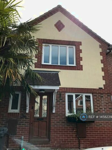 3 Bedroom Semi-Detached House To Rent In Wheatsheaf Close, Burgess Hill, RH15