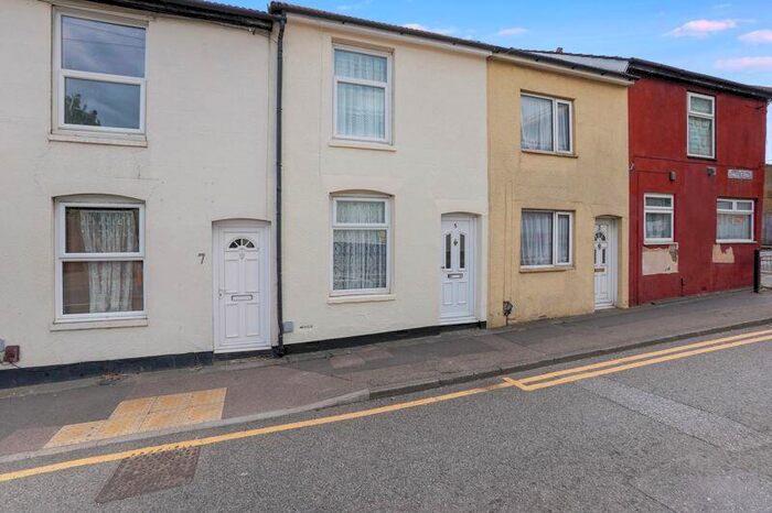 2 Bedroom Terraced House To Rent In James Street, Rochester, ME7