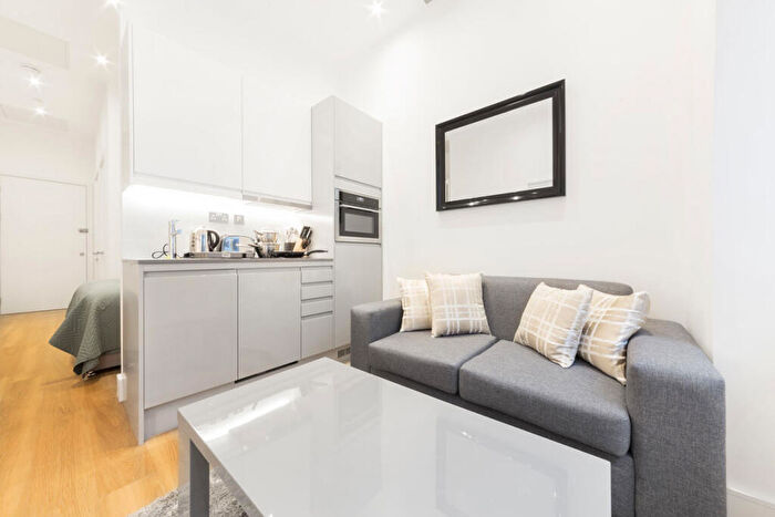 Flat To Rent In Bath Road, Slough, SL1