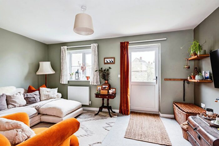 2 Bedroom Semi-Detached House For Sale In Catsham Mill Close, Tackley, Kidlington, OX5