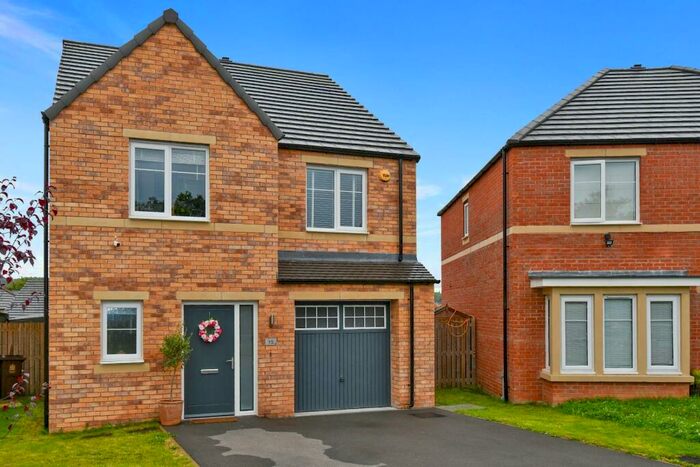 4 Bedroom Detached House To Rent In West Wood View, Apperley Bridge, Bradford, BD10