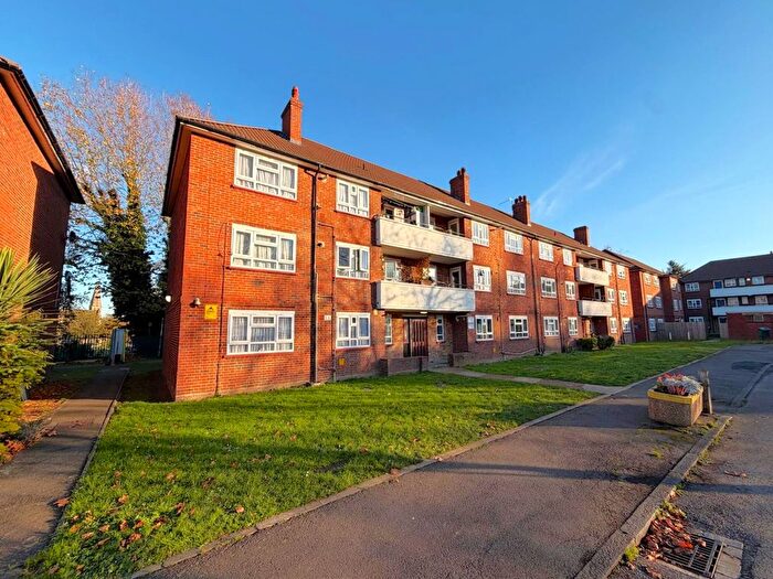 2 Bedroom Flat To Rent In Poplar Court, Wimbledon, SW19