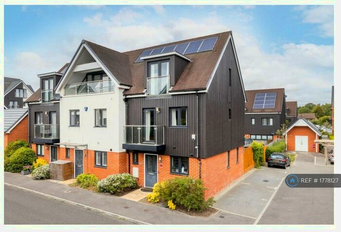 3 Bedroom End Of Terrace House To Rent In Tippett Lane, Oxted, RH8