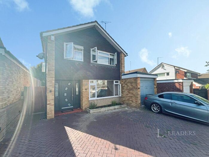 3 Bedroom Detached House To Rent In Butely Road, Luton, Bedfordshire, LU4